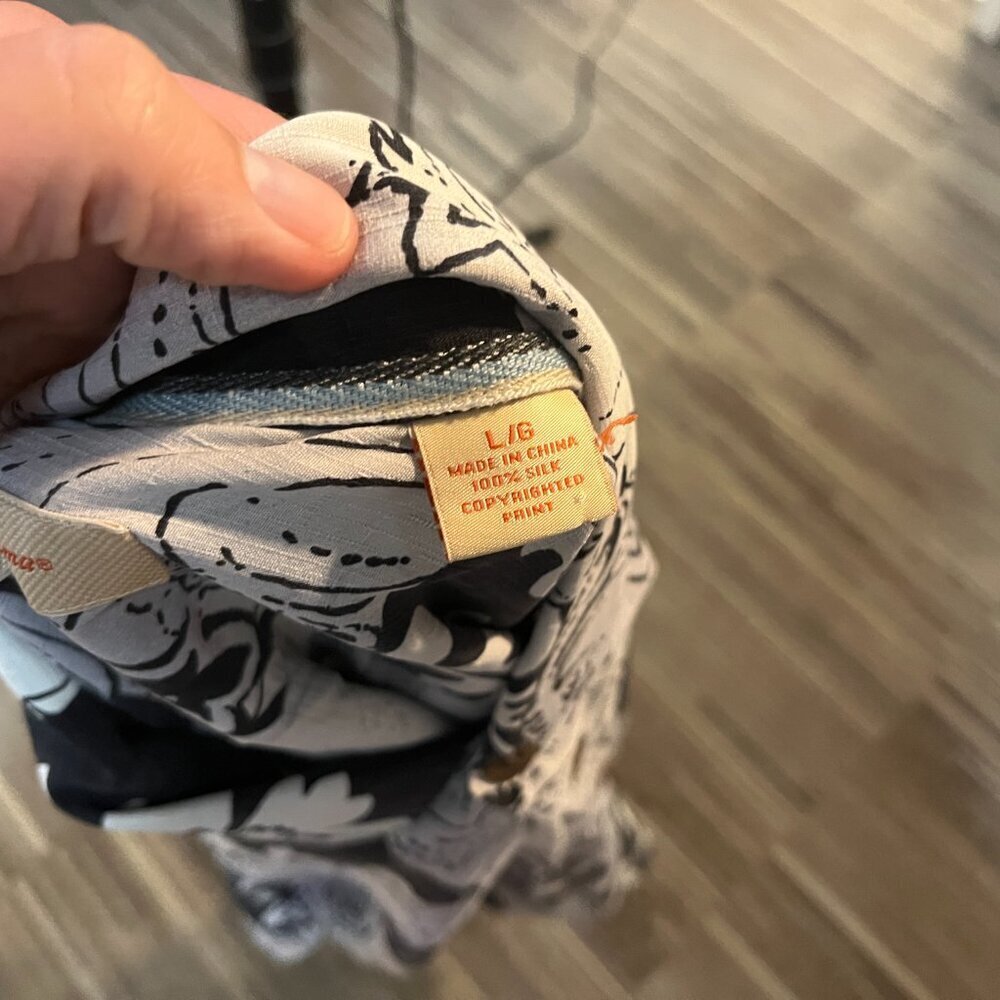 🌴 Tommy Bahama Men’s Silk Hawaiian Camp Shirt Black Gray Tropical Print Size L 🌴 - Picture 6 of 6